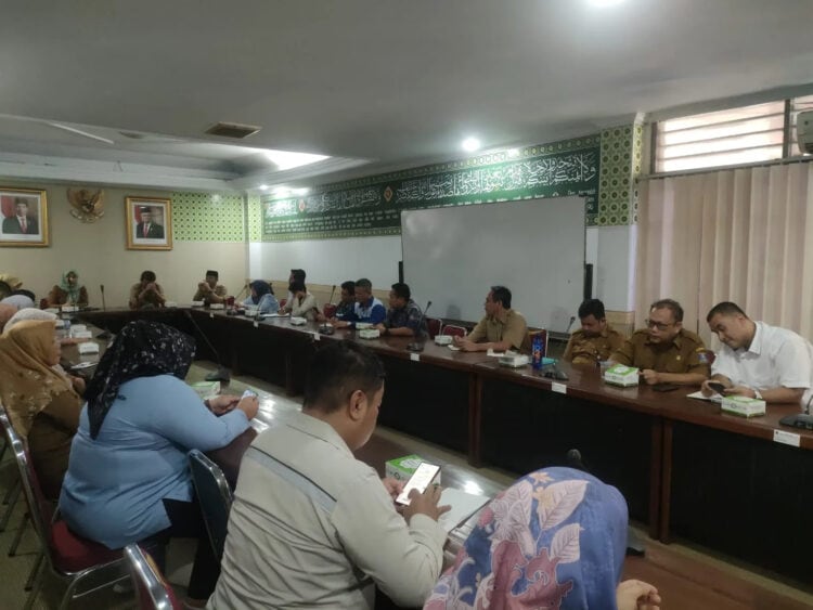 Disdukcapil Kabupaten Serang, Kumpulkan Puluhan Perusahaan untuk mendata warga pendatang, Senin (15/7/2024). (SIDIK/SATELITNEWS.COM)