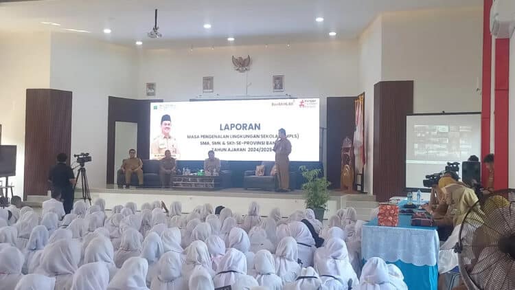 Suasana hari pertama pelaksanaan MPLS di SMKN 4 Kota Serang, Senin (15/7/2024). (LUTHFI/SATELITNEWS.COM)