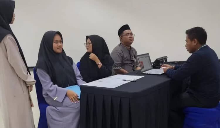 Hari ini, Selasa (23/7/2024) memasuki masa pendaftaran peserta MTQ ke-XXI tingkat Provinsi Banten. pendaftaran dilakukan di Masjid Raya Al Bantani secara online melalui aplikasi e-MTQ. (LUTHFI/SATELITNEWS.COM)