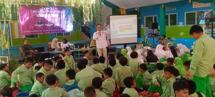 Ketua Komnas PA Provinsi Banten Hendry Gunawan mengatakan, di momen hari Anak Nasional 2024 ini, dirinya mengajak kepada seluruh orang tua di Provinsi Banten untuk bersama-sama berkomitmen untuk memberikan yang terbaik bagi anak-anak. (ISTIMEWA)