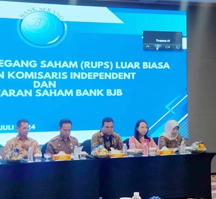 Direksi PT BPR Serang dan Sekda Kabupaten Serang, menggelar RUPS Luar Biasa. (ISTIMEWA)