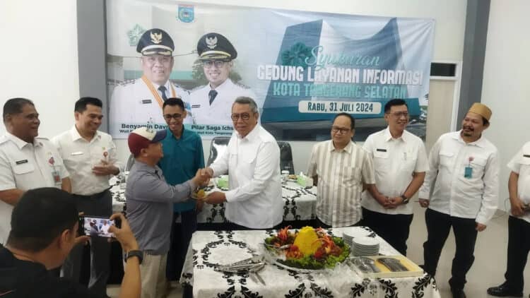 Benyamin Davnie Resmikan Gedung Layanan Informasi