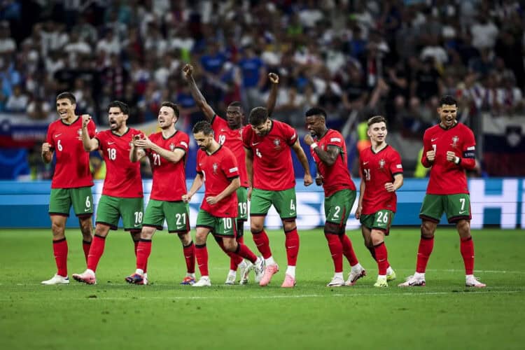 Diwarnai Tangis dan Tawa Ronaldo, Portugal Melaju ke Perempatfinal