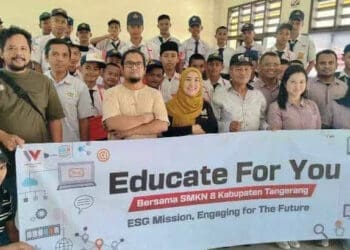 Educate For You: Membangun Literasi Digital di SMK Negeri 8 Kabupaten Tangerang