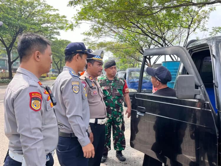 Aparat Gabungan Razia Angkutan di Cisauk, 23 Kendaraan Kena Tilang