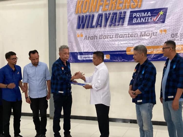 Balon Gubernur Banten, Andra Soni, terima Rekomendasi dukungan dari Partai Prima, Senin (5/8/2024). (LUTHFI/SATELITNEWS.COM)