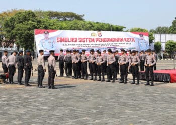 Jajaran Personel Polda Banten, gelar simulasi pengamanan Pilkada serentak 2024, Selasa (6/8/2024). (LUTHFI/SATELITNEWS.COM)