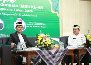 PEMAPARAN: Ketua Majelis Ulama Indonesia (MUI) Pusat bidang Fatwa Prof Dr KH Muhammad Asrorun Ni’am Sholeh, LC, MA, saat menyampaikan materi sebagai narasumber dalam acara Talkshow Milad ke-49 MUI tingkat Kabupaten Tangerang, di GSG Pusat Pemkab Tangerang Tigaraksa, Jumat (9/8/2024). (ISTIMEWA)