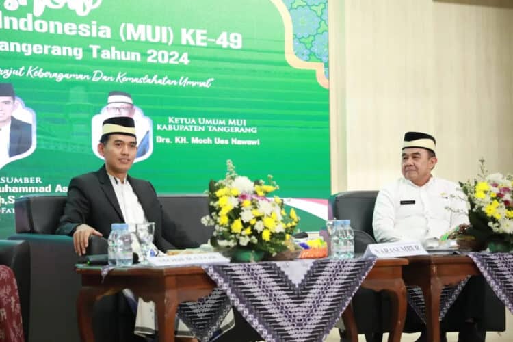 PEMAPARAN: Ketua Majelis Ulama Indonesia (MUI) Pusat bidang Fatwa Prof Dr KH Muhammad Asrorun Ni’am Sholeh, LC, MA, saat menyampaikan materi sebagai narasumber dalam acara Talkshow Milad ke-49 MUI tingkat Kabupaten Tangerang, di GSG Pusat Pemkab Tangerang Tigaraksa, Jumat (9/8/2024). (ISTIMEWA)