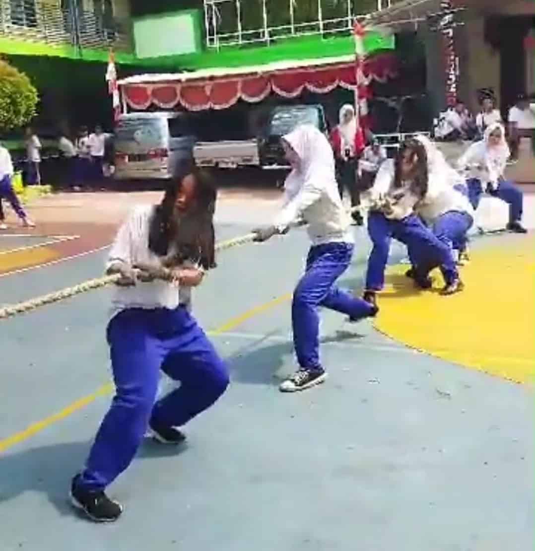 Keseruan Lomba 17 an SMK Pustek