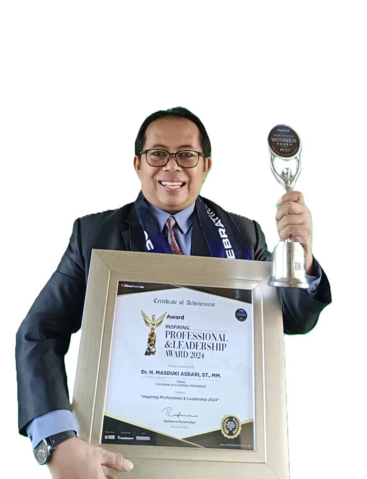 Ketua Yayasan Aya Sophia Raih Penghargaan Sosok Pemimpin Menginspirasi