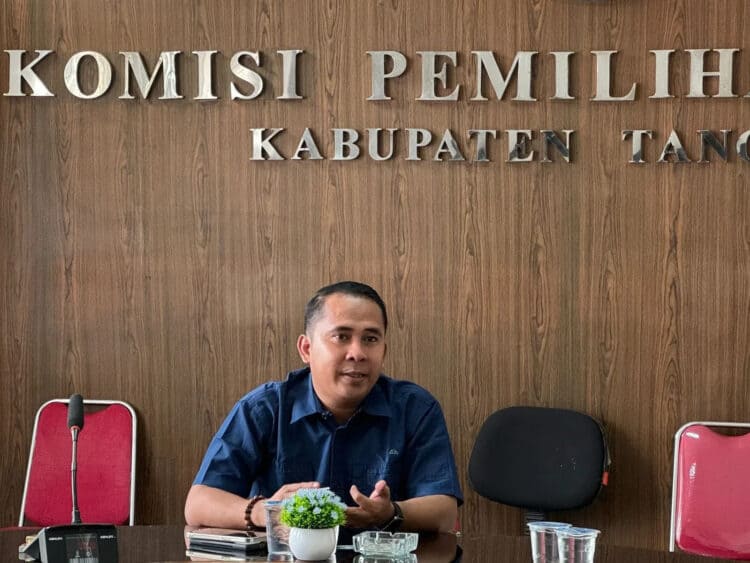PEMAPARAN: Ketua Divisi Teknis Penyelenggara pada KPU Kabupaten Tangerang Shandy Akbar Kelana saat pemaparan. (DOK/SATELITNEWS)