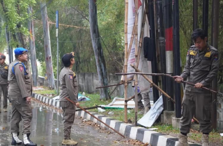 Bawaslu dan Satpol PP Kabupaten Tangerang Tertibkan 2.832 Alat Peraga Sosialisasi