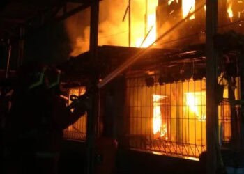 Kebakaran Musnahkan Rumah dan Warung di Batuceper