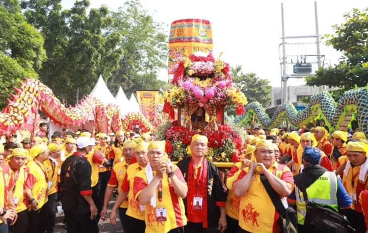 Meriahnya Prosesi 12 Tahunan Gotong Toapekong