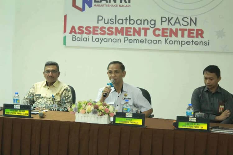 Sekda Pandeglang Ali Fahmi Sumanta, menjadi panitia open bidding, beberapa waktu lalu. (ISTIMEWA)