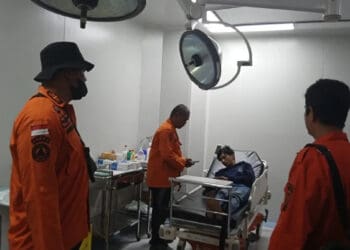 Hujan Deras dan Angin Kencang, Pohon Tumbang Timpa Pemotor di Pamulang