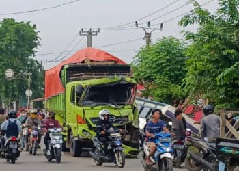 Truk Tanah Tabrak Bus Karyawan di Kabupaten Tangerang, Satu Orang Tewas
