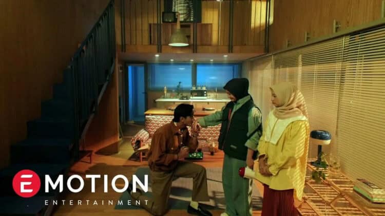 Lirik Lagu Lampu Kuning – Juicy Luicy