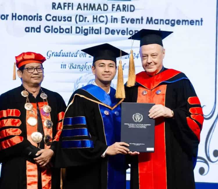 Gelar Doktor Honoris Causa untuk Raffi Ahmad