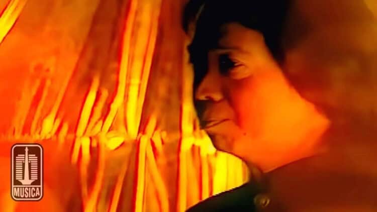 Lirik Lagu Kala Cinta Menggoda – Chrisye