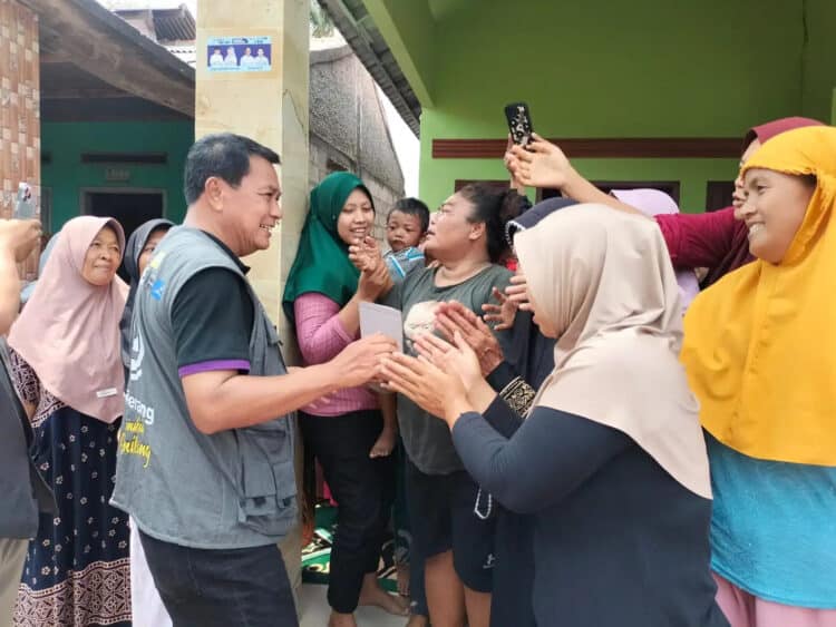 Sambangi Warga Pakuhaji, Maesyal Rasyid Sampaikan Program Beasiswa Kuliah Gratis