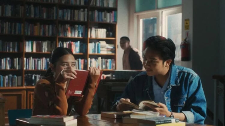 Lirik Lagu Tuk Singgah – Daun Jatuh Feat. Prilly Latuconsina