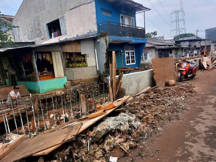 Ada Bangunan Liar, Pembangunan Turap di Pamulang Terkendala