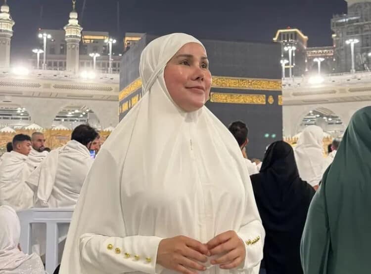 Umrah Pakai Hijab, Selebgram Transgender Isa Zega Bikin Geram Netizen