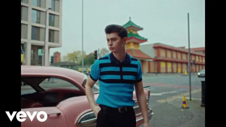 Lirik Lagu Boy In Love – Elliot James Reay