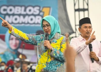 Cagub - Cawagub Banten Nomor Urut 1, Airin Rachmi Diany - Ade Sumardi, dalam acara kampanye. (ISTIMEWA)
