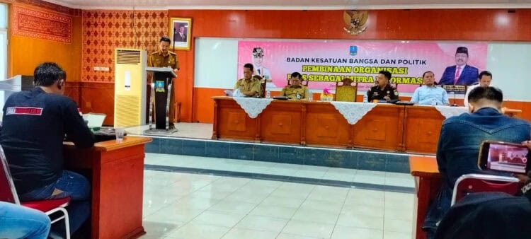 Kesbangpol Kabupaten Serang, lakukan pembinaan organisasi wartawan, Senin (16/12/2024). (SIDIK/SATELITNEWS.COM)