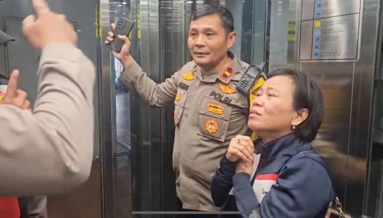 Perempuan Paruh Baya Jadi Korban Penipuan Modus Tiket Pesawat Secara Daring
