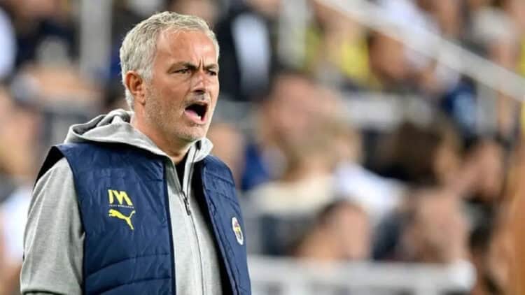 Di Fenerbahce, Jose Mourinho Kerap Marah-marah