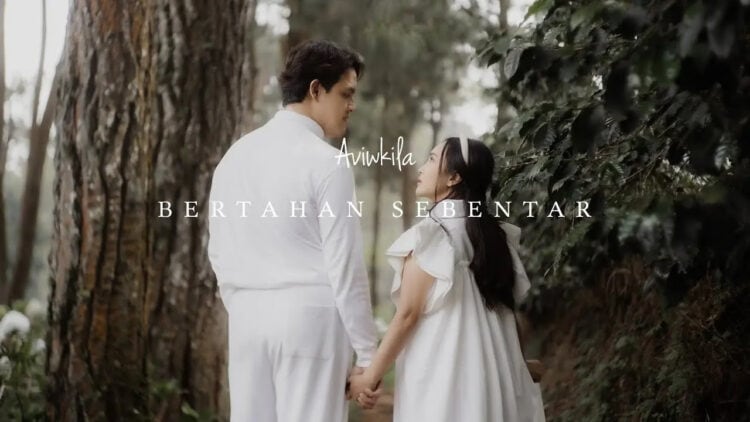 Lirik Lagu Bertahan Sebentar – Aviwkila