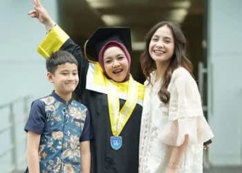Pengasuh Rafathar Lulus S1, Nagita Slavina Hadiri Acara Wisuda