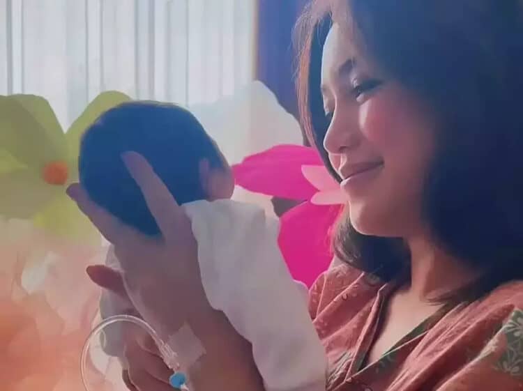 Jessica Iskandar Kehilangan 800 CC Darah Usai Melahirkan