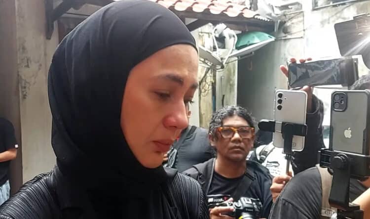 Usai Melayat, Mata Paula Verhoeven Terlihat Sembab