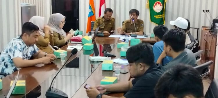 Sejumlah masyarakat yang tergabung dalam Koalisi Rakyat Banten Utara Melawan (Karbala), mempertanyakan perubahan Tata Ruang Wilayah di Pontang, Tirtayasa dan Tanara (Pontirta) terhadap Dinas Pekerjaan Umum dan Penataan Ruang (DPUPR) Kabupaten Serang. (ISTIMEWA)
