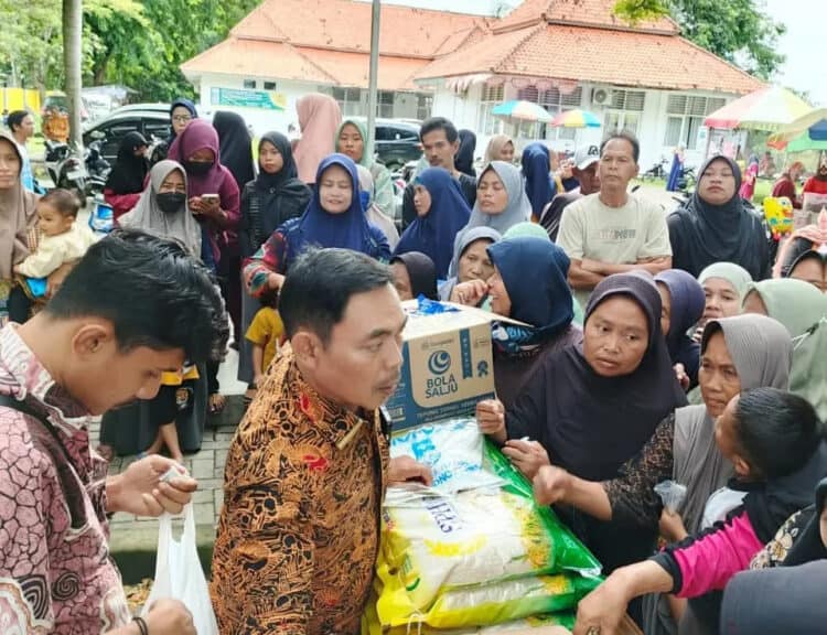Antisipasi lonjakan harga, Diskoumperindag Kabupaten Serang gelar Operasi Pasar sejumlah kebutuhan pokok. (ISTIMEWA)