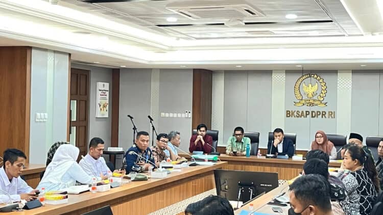 Forum Pegawai Non PNS Republik Indonesia, saat beraudiensi dengan Mardani Ali Sera. (Dokumentasi Forum Pegawai Non PNS Republik Indonesia)