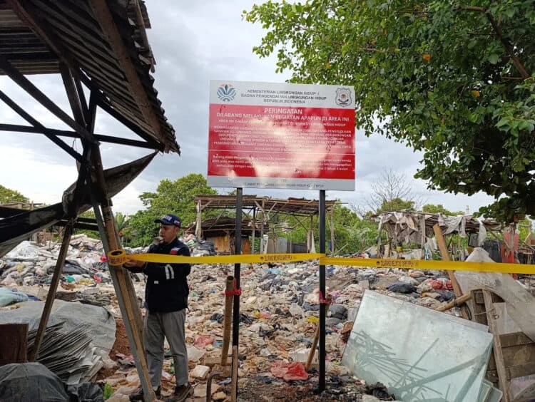Kementerian Lingkungan Hidup Segel TPS Liar di Perumahan Reni Jaya Tangsel