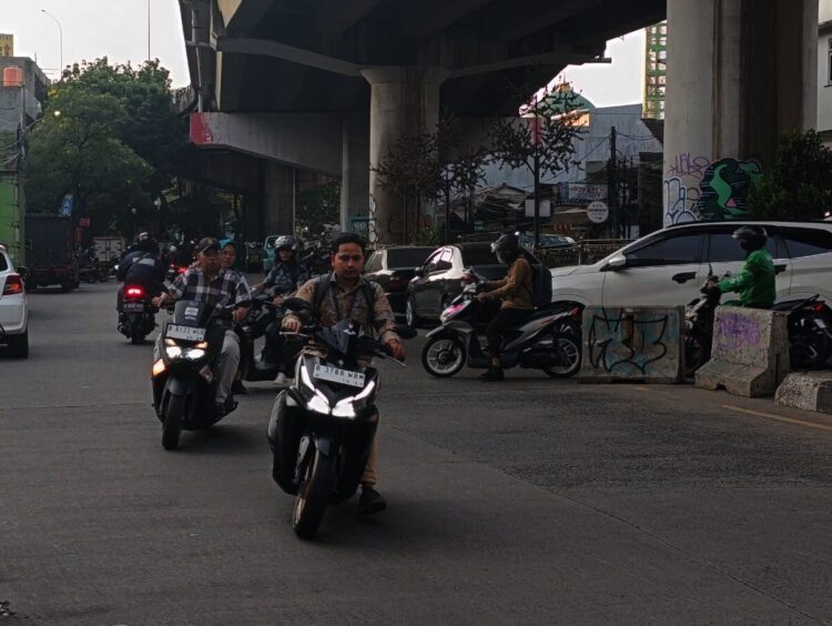 Pemotor Lawan Arah di Flyover Ciputat Bakal Kena Tilang Elektronik