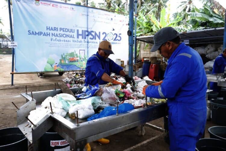 Atasi Sampah Sungai, DLHK Gandeng PLTU Lontar