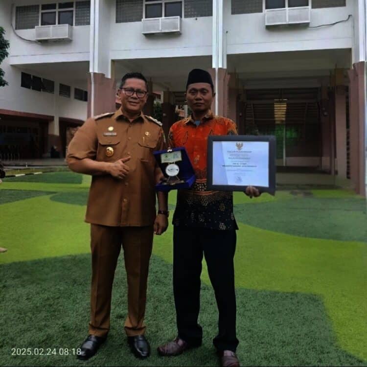 SMP Al-Ijtihad 1 Gerendeng Terima Penghargaan Sekolah Adiwiyata Tingkat Kota Tangerang