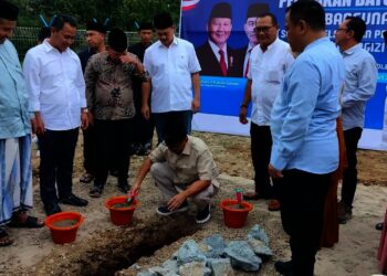 Peletakan batu pertama, pembangunan dapur MBG atau SPPG, di Ponpes Bai Mahdi Sholeh Ma'mun milik Yandri Susanto dan Ratu Zakiyah, Minggu (2/2/2025). (ISTIMEWA)
