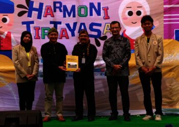 Kuliah Kerja Nyata Pembelajaran Pemberdayaan Masyarakat (KKN-PPM) Mahasiswa Universitas Gadjah Mada (UGM) Yogyakarta Periode IV Tahun 2024, bekerjasama dengan Dinas Kepemudaan Olahraga dan Pariwisata (Disporapar) Kabupaten Serang, mengadakan Festival Harmoni Tirtayasa di Desa Wisata Bumi, Tirtayasa, Kecamatan Tirtayasa, Rabu (5/2/2025). (ISTIMEWA)