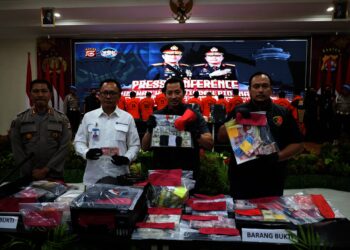 Jajaran personel Polda Banten, ekspos kasus dugaan peredaran Upal di wilayah hukum Polda Banten, Kamis (6/2/2025). (ISTIMEWA)