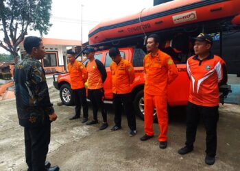 Tim SAR apel siaga, sebelum melakukan pencarian korban tenggelam di Sungai Ciujung, Kabupaten Serang. (ISTIMEWA)