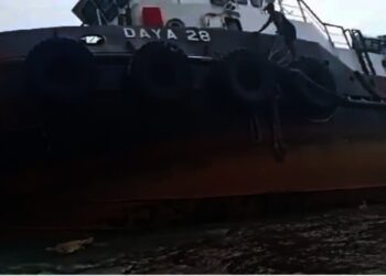 Salah satu kapal laut, terdampar di perairan Selat Sunda, kawasan TNUK, Kecamatan Sumur, Kabupaten Pandeglang. (ISTIMEWA)